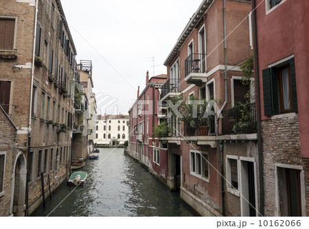 Beautiful Scene of an Alley in Venice Beautiful Scene of an Alley in Venice 10162066