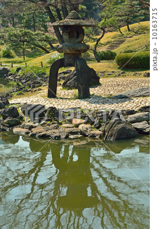 旧芝離宮恩賜庭園・雪見灯籠 旧芝離宮恩賜庭園・雪見灯籠 10163715