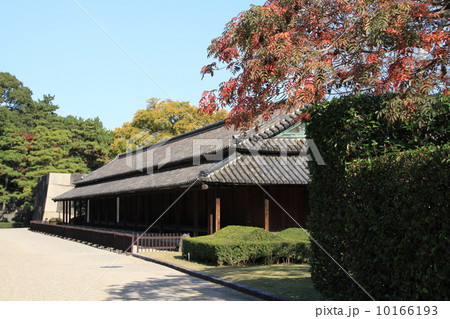 皇居東御苑百人番所の秋 10166193