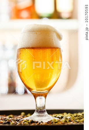 beer in the bar 10170593