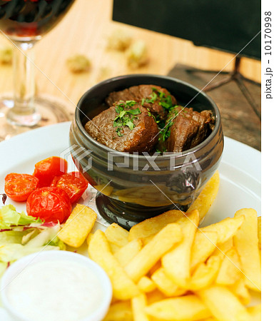 meat in the pot 10170998