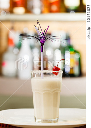 milk cocktail 10171023