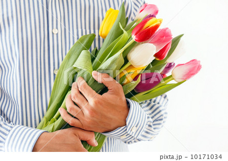 bouquet of tulips in a hand bouquet of tulips in a hand 10171034
