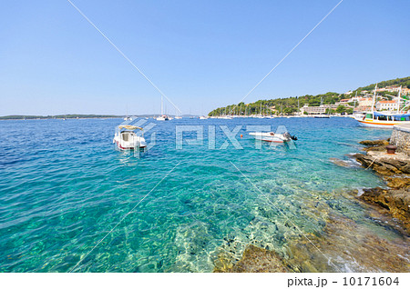 クロアチア　フヴァルの港とアドリア海 10171604