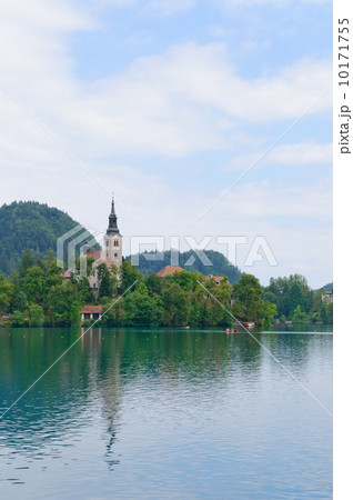 スロベニア　ブレッド湖とユリアン・アルプス 10171755