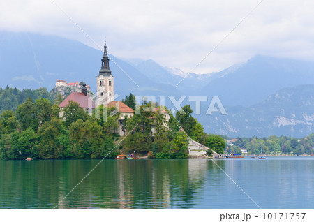スロベニア　ブレッド湖とユリアン・アルプス 10171757
