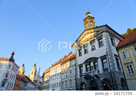 スロベニア　リュブリャナ市庁舎と旧市街 10171795