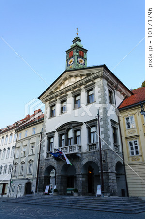 スロベニア　リュブリャナ市庁舎と旧市街 10171796