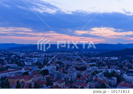 スロベニア リュブリャナ旧市街の夕景 スロベニア リュブリャナ旧市街の夕景 10171813