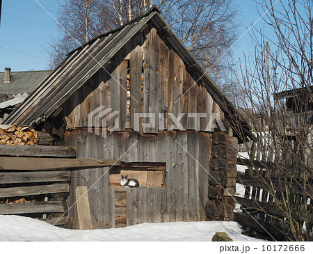 Wooden house in winter village Wooden house in winter village 10172666