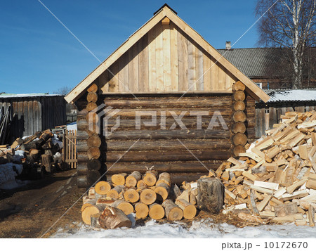 Wooden house in winter village Wooden house in winter village 10172670