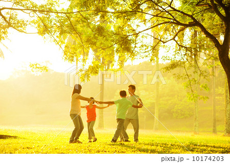 Happy Asian family playing 10174203