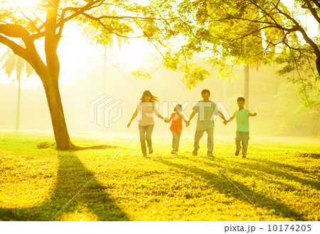 Asian family holding hands running 10174205
