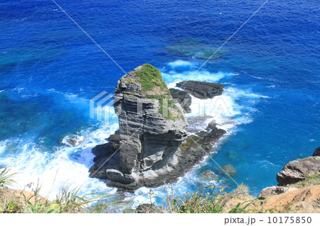 与那国島の立神岩 10175850