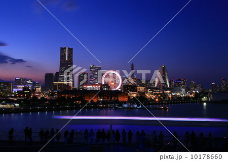 横浜みなとみらいの夜景 横浜みなとみらいの夜景 10178660