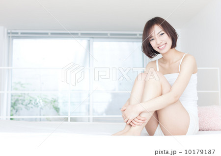 リラックスする女性 リラックスする女性 10179187