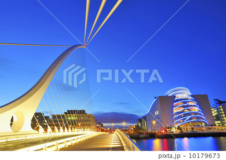 THE SAMUEL BECKETT BRIDGE 10179673