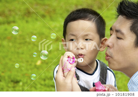 Blowing bubbles 10181908