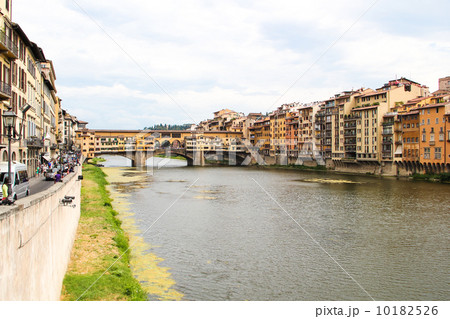 ヴェッキオ橋（フィレンツェ） 10182526