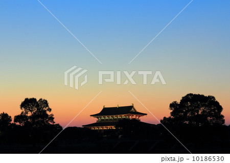 マジックアワーの大極殿 10186530