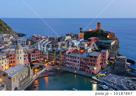 イタリア チンクエテッレ ヴェルナッツァの夕景 イタリア チンクエテッレ ヴェルナッツァの夕景 10187867