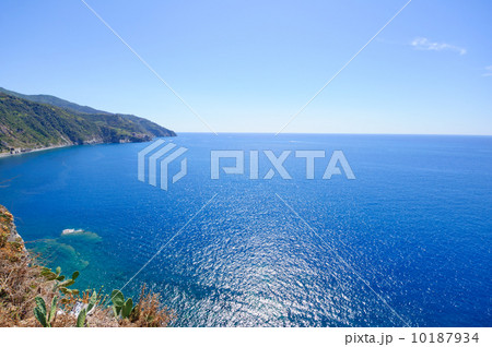 夏の地中海　イタリア・リグーリア海岸 10187934
