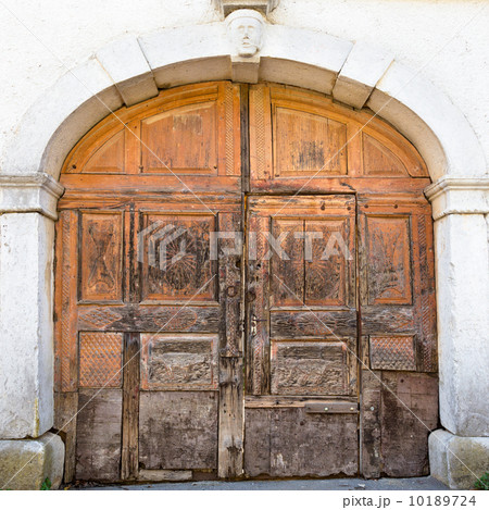 Vintage wooden door. 10189724