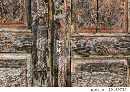 Vintage wooden door. 10189736