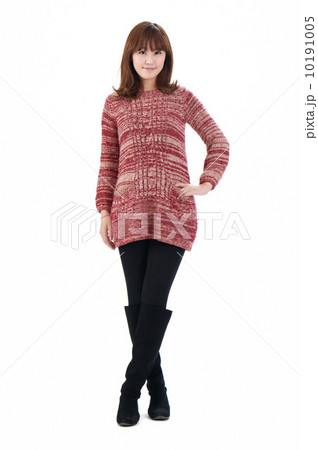 セーターを着た若い女性 10191005