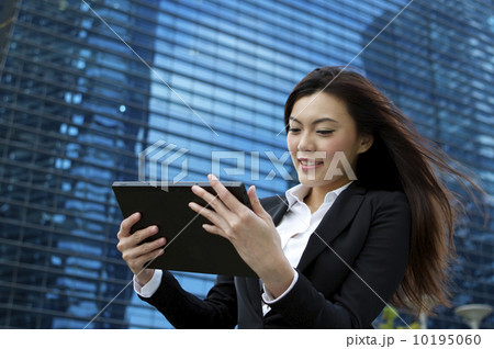 Asian business woman working outdoors with a tablet 10195060