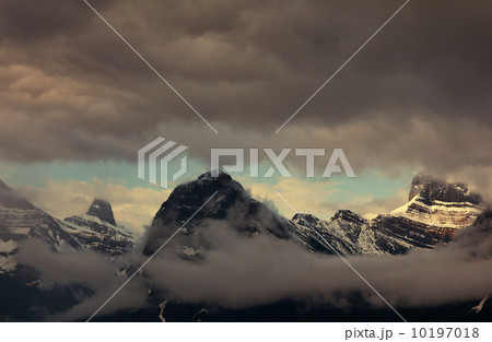 Canadian mountains Canadian mountains 10197018