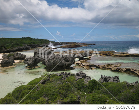 ニューカレドニアの秘境の浜辺 10197678