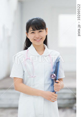白衣の女性 10200522