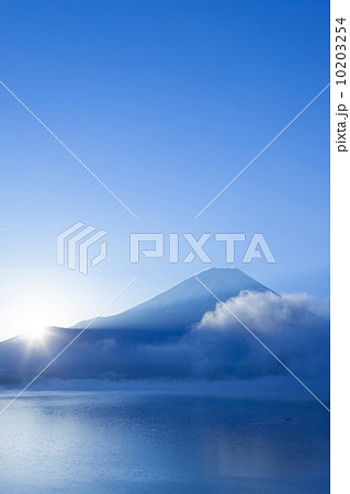 本栖湖からの日の出 10203254