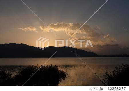 河口湖より見る夜明け 10203277