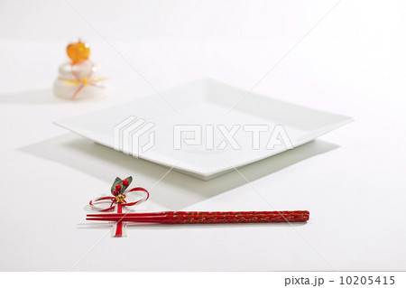 お正月のテーブルウエアー・正月イメージ・お鏡餅 10205415