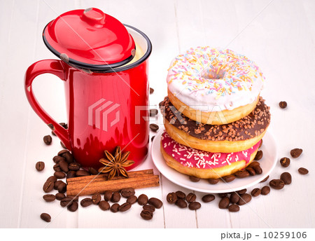 Tasty donut with a cup of coffee 10259106