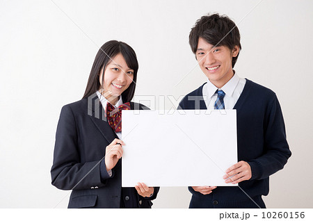 制服を着た高校生 10260156