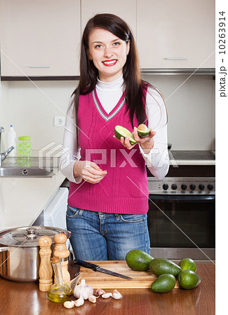 housewife cooking with avocado housewife cooking with avocado 10263914
