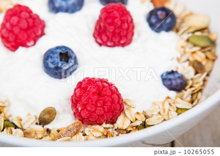 Fresh yoghurt with home made cereals and muesli, fresh raspberry Fresh yoghurt with home made cereals and muesli, fresh raspberry 10265055