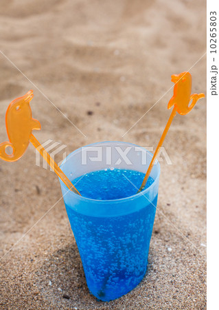 Blue tropical cocktail on sand in summer Blue tropical cocktail on sand in summer 10265803
