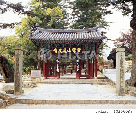 通度寺一柱門 10266035