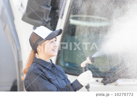 洗車　女性　トラック 10270772