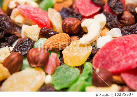 nuts and dried fruits 10275937
