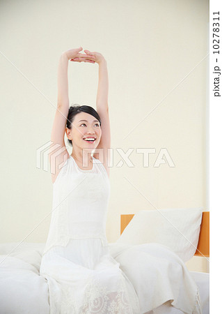 起床・女性 10278311