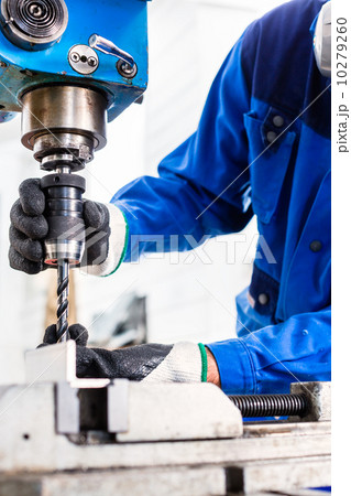 Craftsman drilling metal with drill 10279260