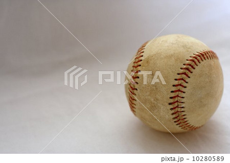 使い込まれた野球ボール 使い込まれた野球ボール 10280589