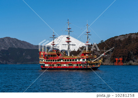 箱根芦ノ湖と遊覧船 10281258