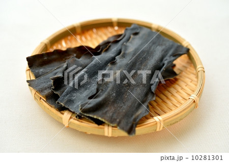 北海道、礼文島利尻島産の「利尻昆布」。 10281301