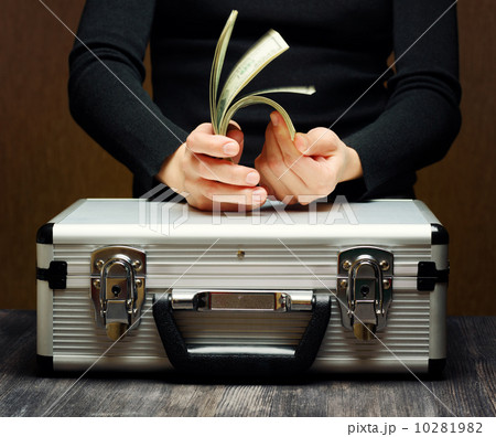 Storage and protection of cash and valuable items Storage and protection of cash and valuable items 10281982